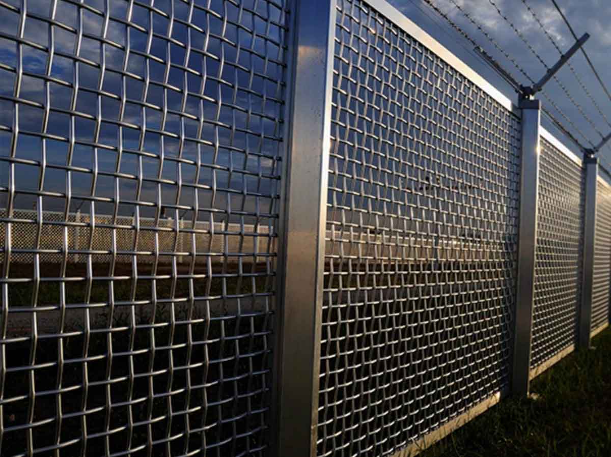 Wave type fence