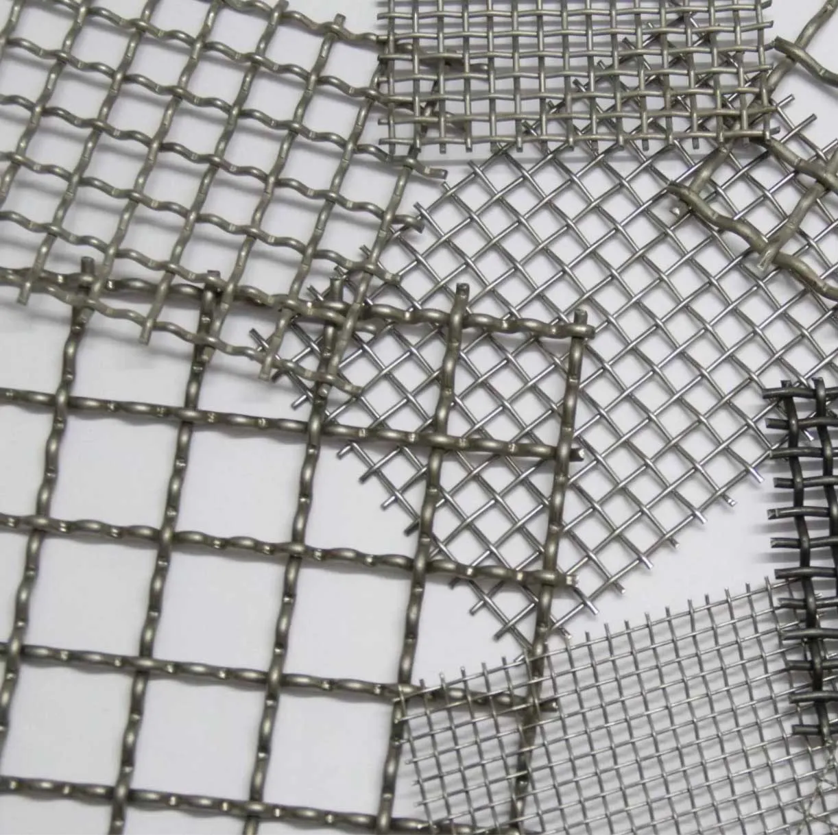 Wave type fence